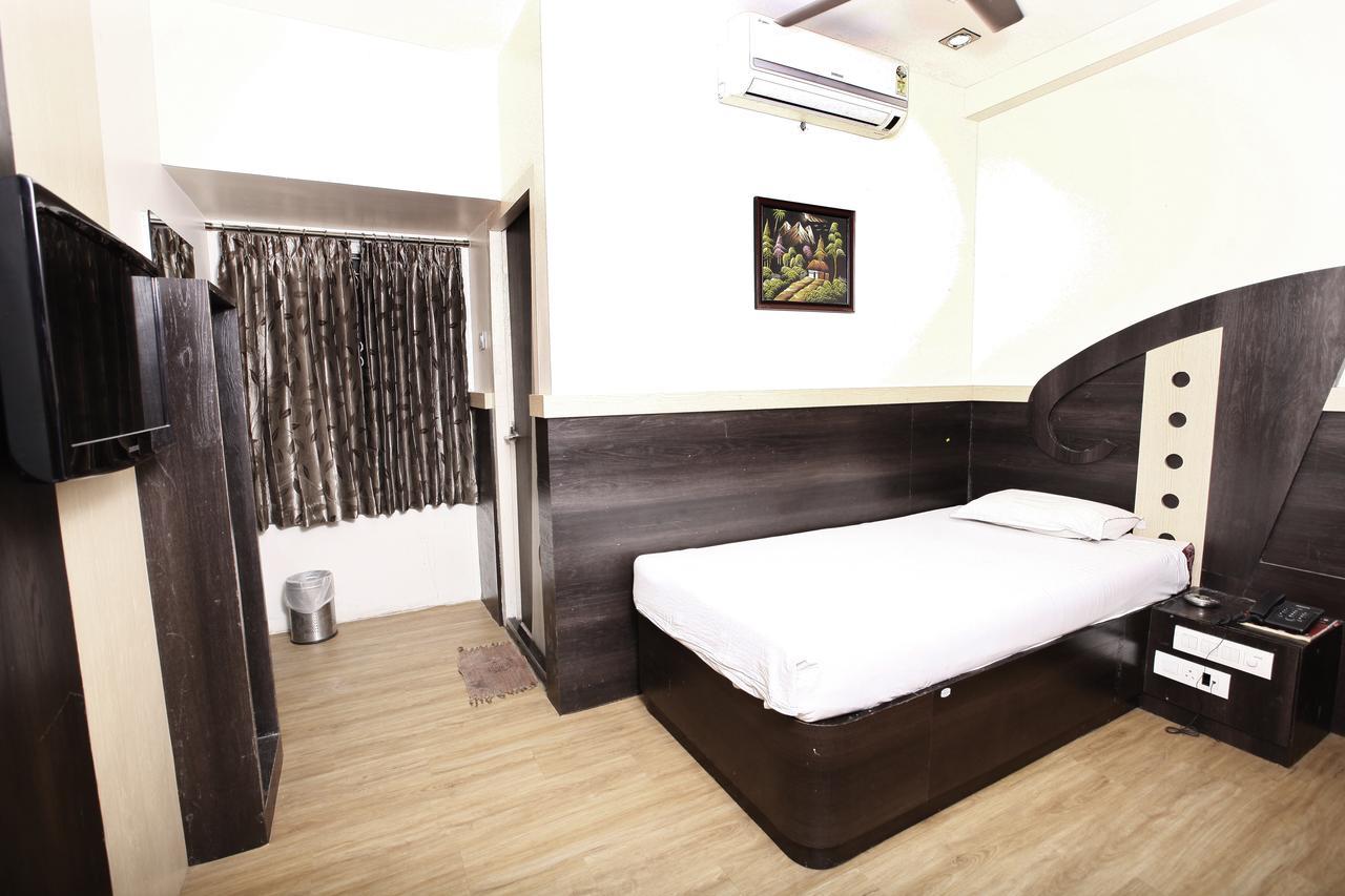 Hotel Vasantham Coimbatore Bagian luar foto