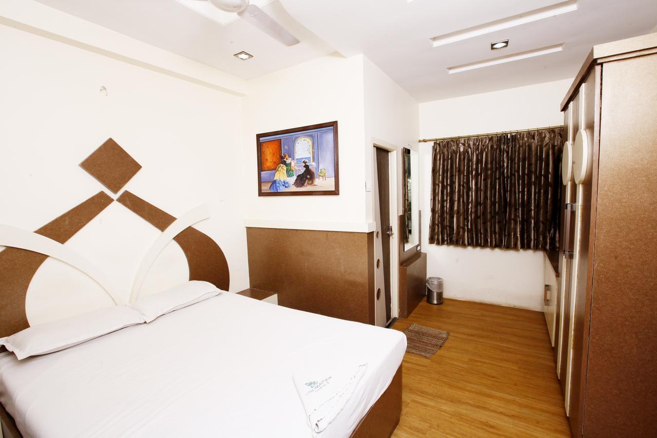 Hotel Vasantham Coimbatore Bagian luar foto