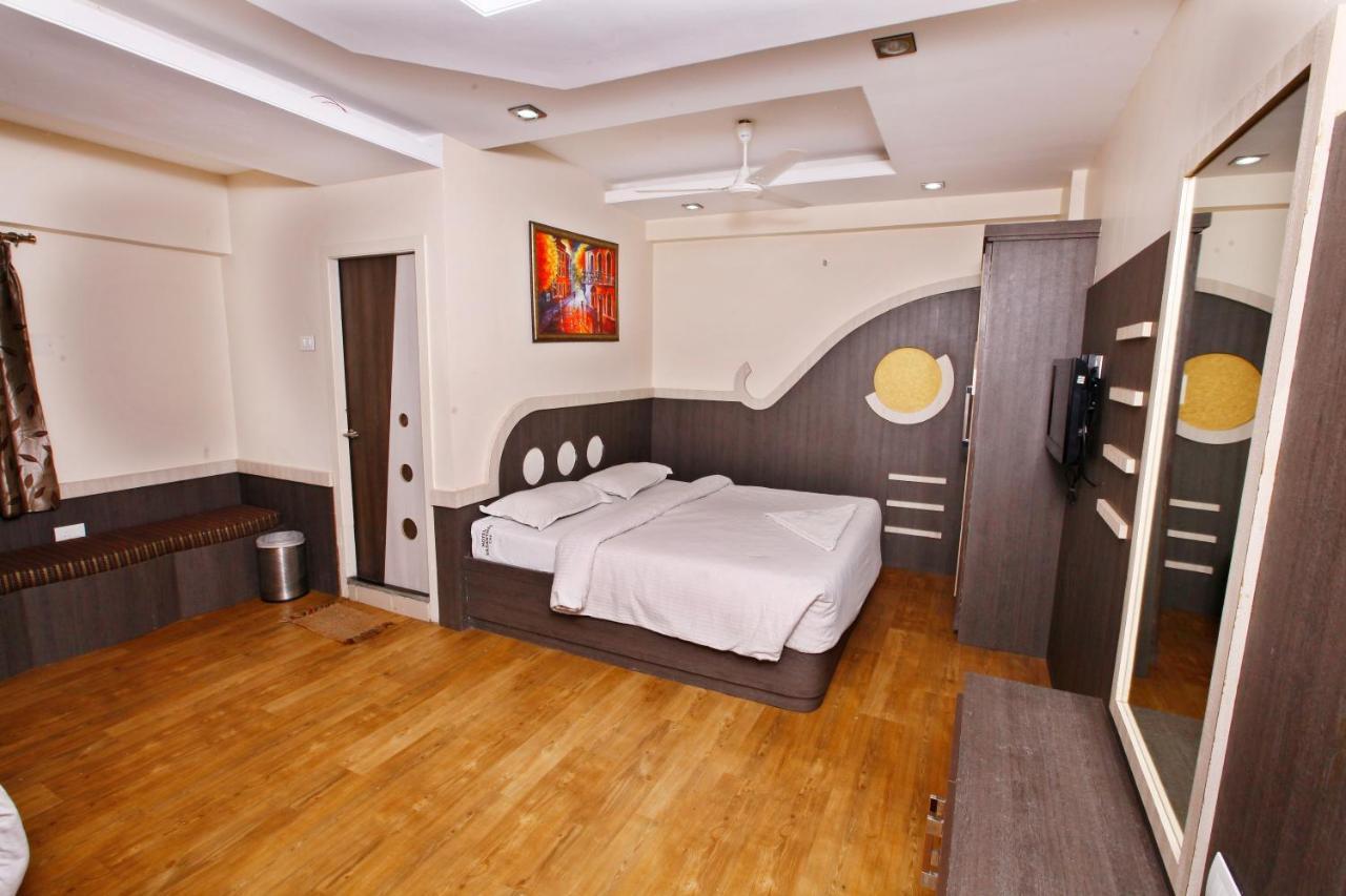 Hotel Vasantham Coimbatore Bagian luar foto