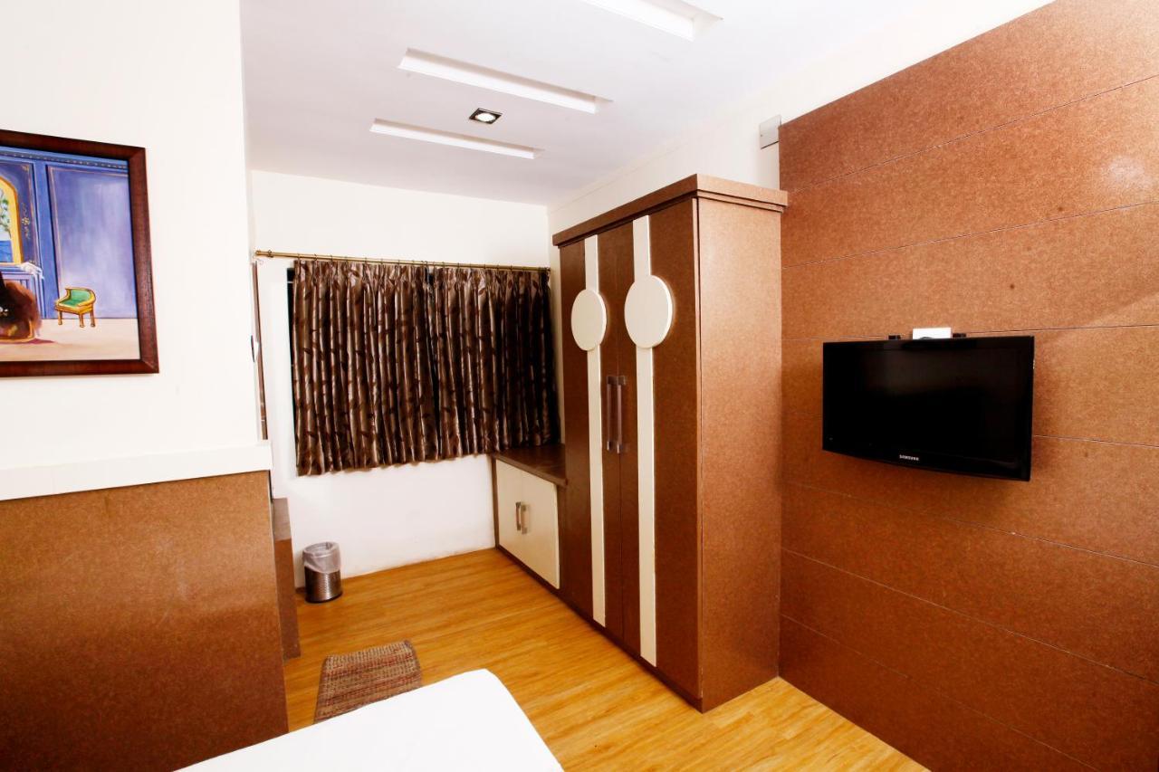 Hotel Vasantham Coimbatore Bagian luar foto