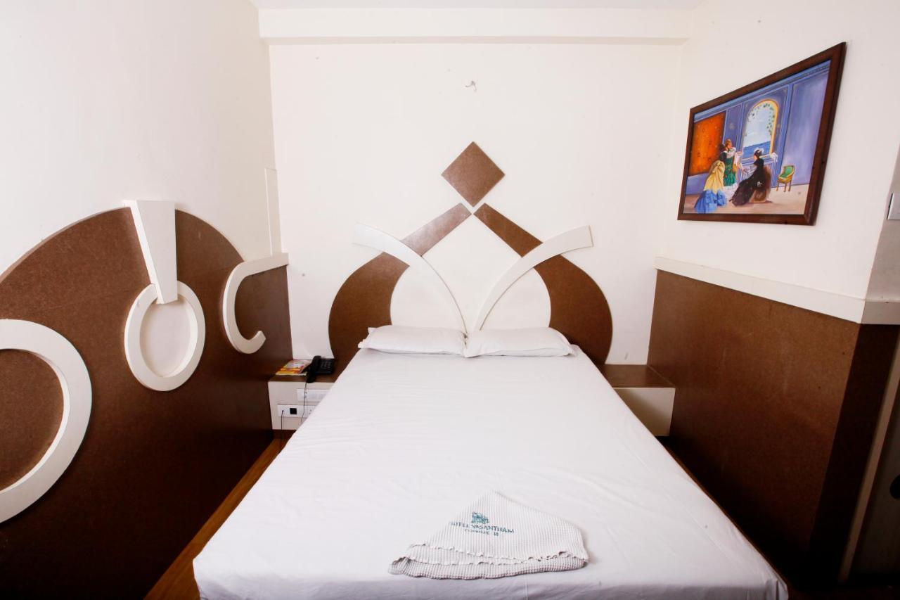 Hotel Vasantham Coimbatore Bagian luar foto